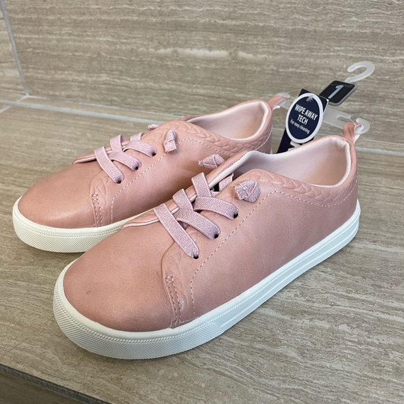 OSHKOSH NWT Girls Size 1 Pink White Slip-on Sneakers Wipe away tech "Brenda" - Picture 2 of 9